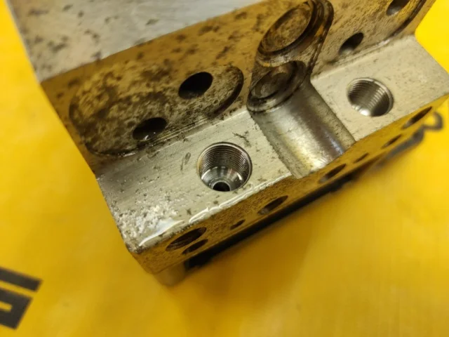 Блок ABS для Mercedes-Benz E class W211 2002-2009 на фотографиях