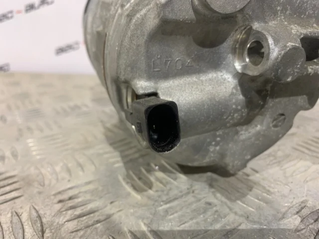 Компрессор кондиционера для Volkswagen Passat Variant (B6, Typ 3C) 2004-2010 на фотографиях