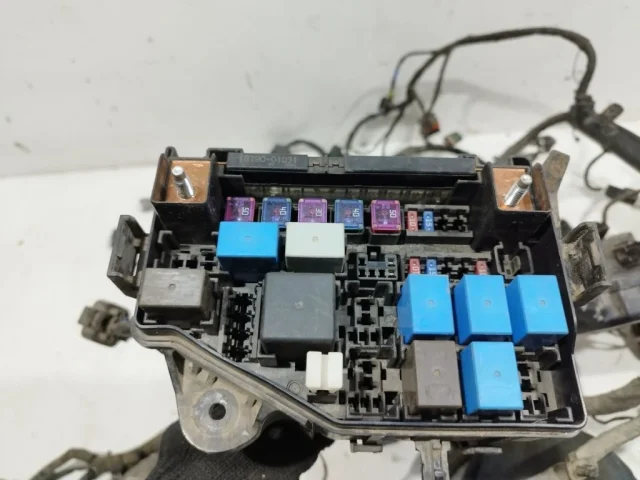 Проводка моторного отсека для Hyundai Solaris 1 рестайлинг 2014-2017 на фотографиях