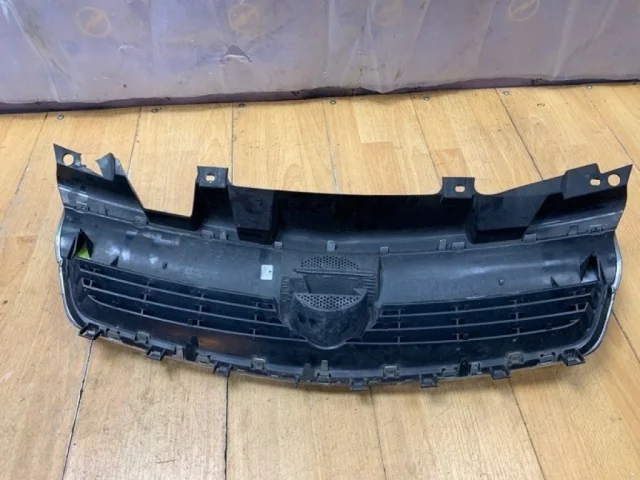 Решетка радиатора для Opel Zafira B 2005-2015 на фотографиях