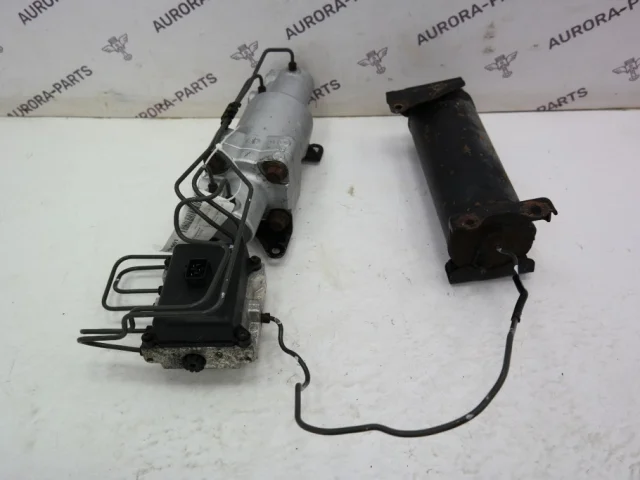 Блок клапанов пневмоподвески для Lexus LX J200 2007-2015 на фотографиях