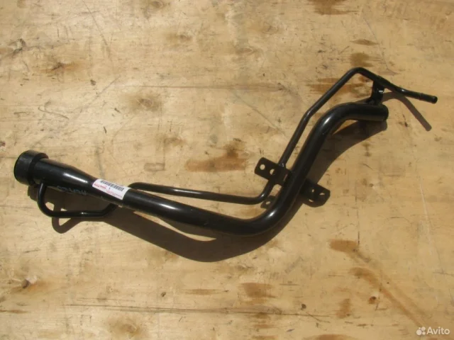 Горловина топливного бака для Toyota RAV4 XA20 3 door 2000-2005 на фотографиях