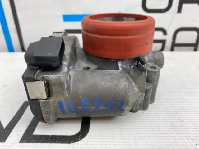 Дроссельная заслонка для Mercedes-Benz C class W203 2000-2007 на фотографиях