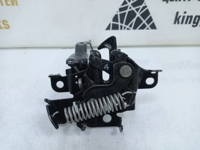 Замок капота для Toyota Corolla E140/E150 Седан 2006-2013 на фотографиях