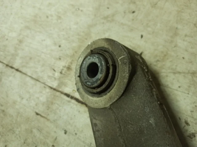 Качающийся рычаг левый для BMW X6 Е71 2007-2012 на фотографиях