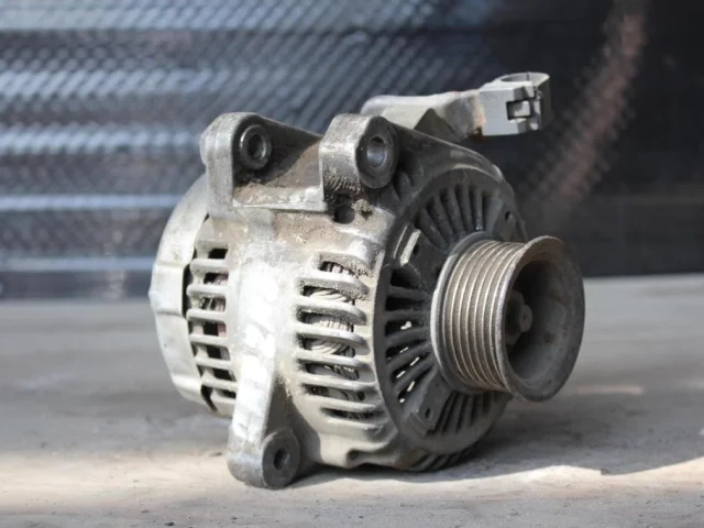 Генератор для Toyota RAV4 XA20 2000-2005 на фотографиях