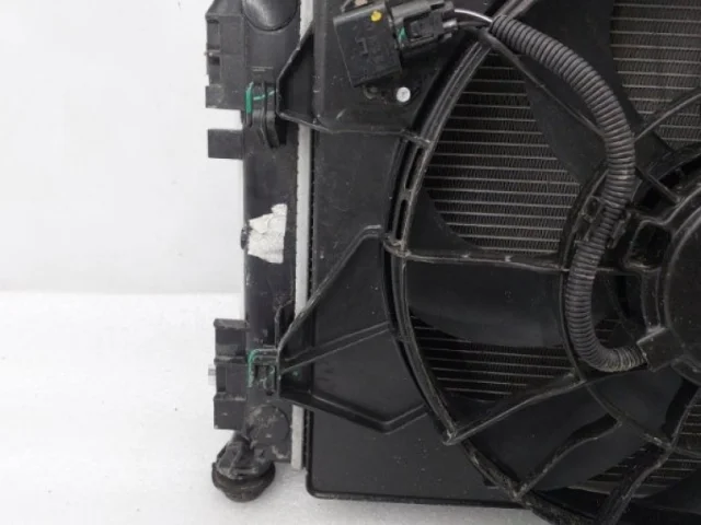 Кассета радиаторов для Hyundai Solaris 1 RB (2011-2013) на фотографиях