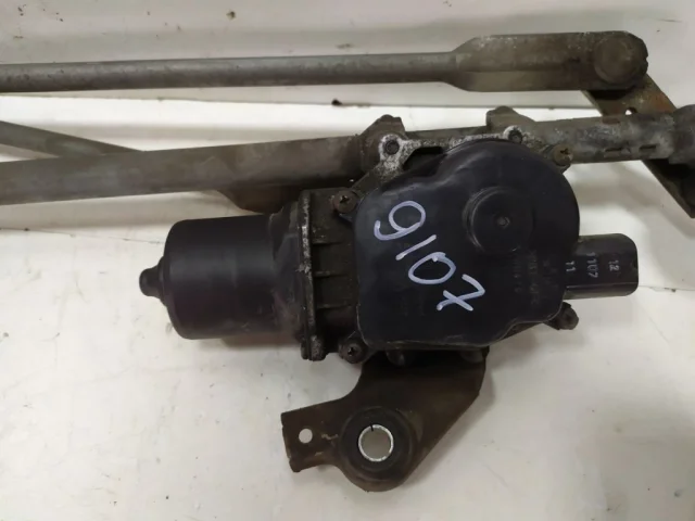 Мотор стеклоочистителя для Nissan Almera Classic B10 2006-2012 на фотографиях