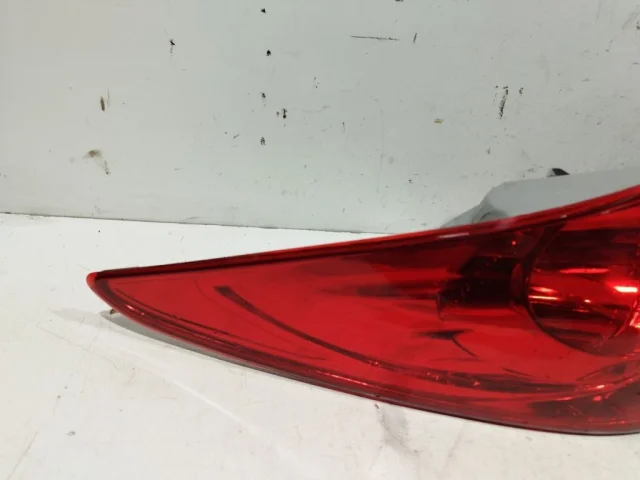 Фонарь внешний левый для Hyundai Solaris 1 RB (2011-2013) на фотографиях