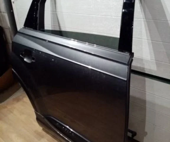 Дверь задняя правая для Audi Q7 4M 2015+ на фотографиях