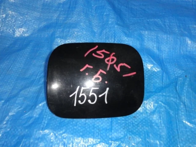 Лючок топливного бака для Toyota RAV4 XA30 2005-2012 на фотографиях