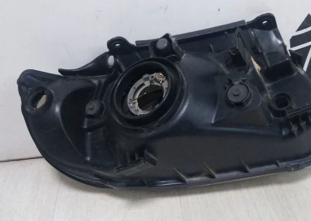 Фара левая для Hyundai Matrix FC 2001-2010 на фотографиях