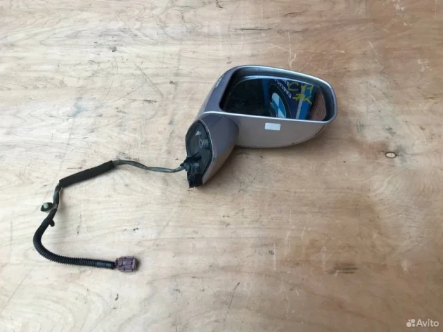 Стекла и зеркала для Nissan Tiida SC11 Седан 2007-2014 на фотографиях