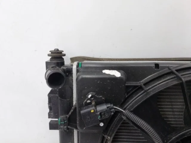 Кассета радиаторов для Hyundai Solaris 1 RB (2011-2013) на фотографиях