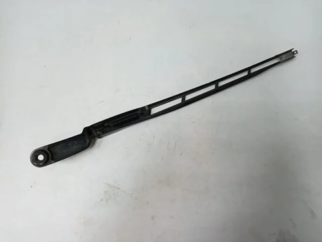 Поводок лобового стеклоочистителя правый для Audi Q7 4L 2005-2015 на фотографиях