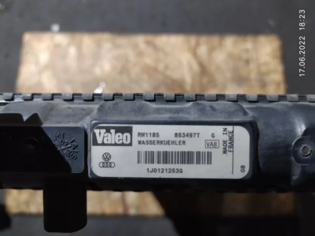 Радиатор охлаждения ДВС для Volkswagen Golf IV (Typ 1J) Хэтчбек 1997-2006 на фотографиях