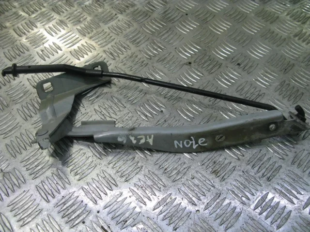Петля капота левая для Nissan Note E11 2005-2012 на фотографиях