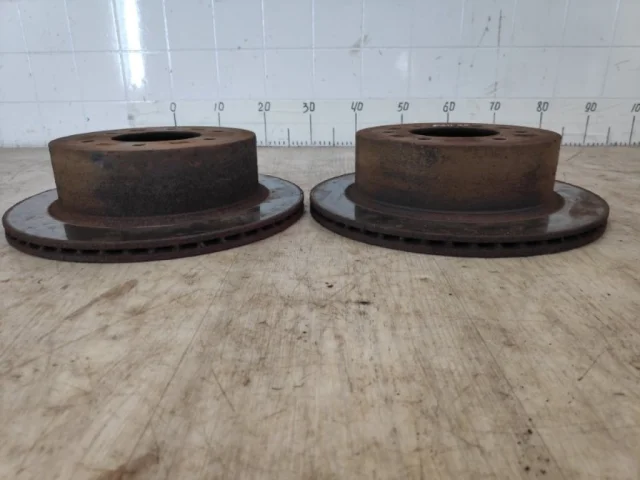 Диски тормозные задние (комплект) для Mitsubishi Pajero Sport KH0 2008-2013 на фотографиях