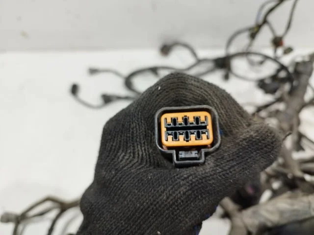 Проводка моторного отсека для Hyundai Solaris 1 рестайлинг 2014-2017 на фотографиях