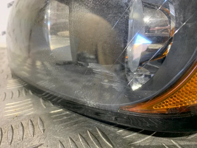 Фара левая для Volvo C30 MK 2006-2013 на фотографиях