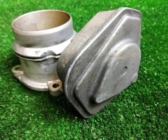 Дроссельная заслонка для BMW X5 Е53 1999-2006 на фотографиях