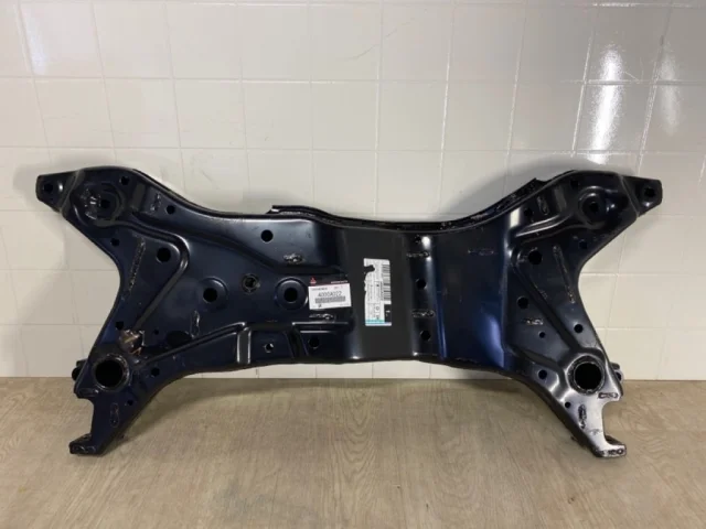 Подрамник двигателя для Mitsubishi Outlander II CW0W 2005-2012 на фотографиях