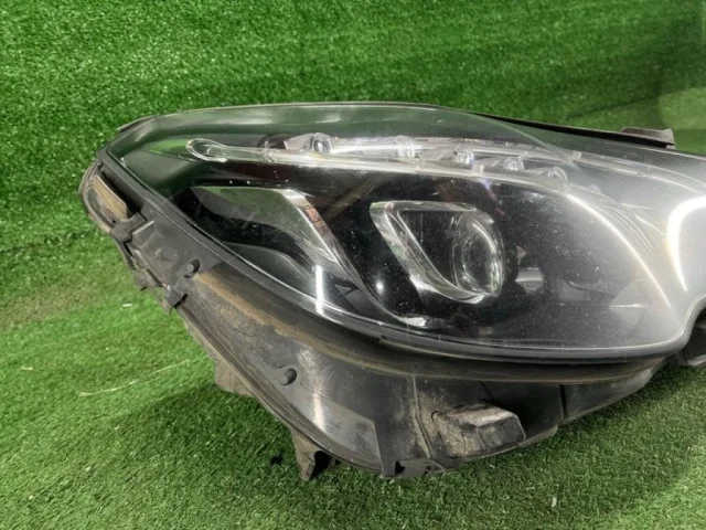 Фара правая для Mercedes-Benz E class C207 2009-2017 на фотографиях