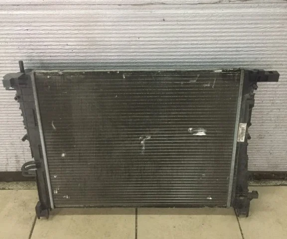 Радиатор охлаждения ДВС для Renault Sandero 5S 2012-2018 на фотографиях