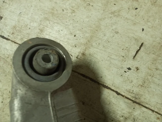 Качающийся рычаг левый для BMW X6 Е71 2007-2012 на фотографиях