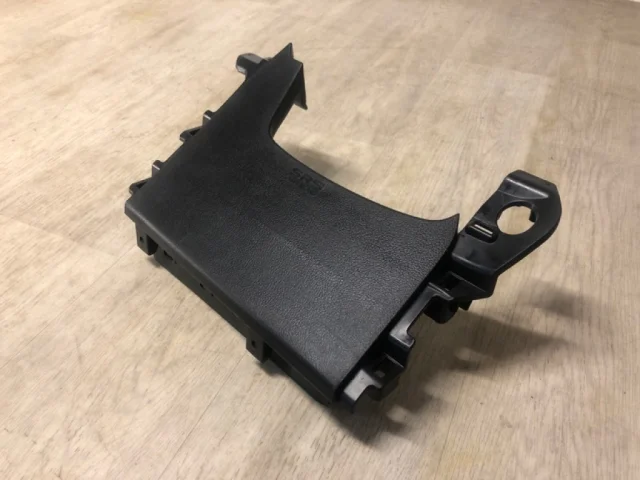 Подушка безопасности в колени для Mitsubishi Outlander III 2 rest GF0W 2015-2018 на фотографиях