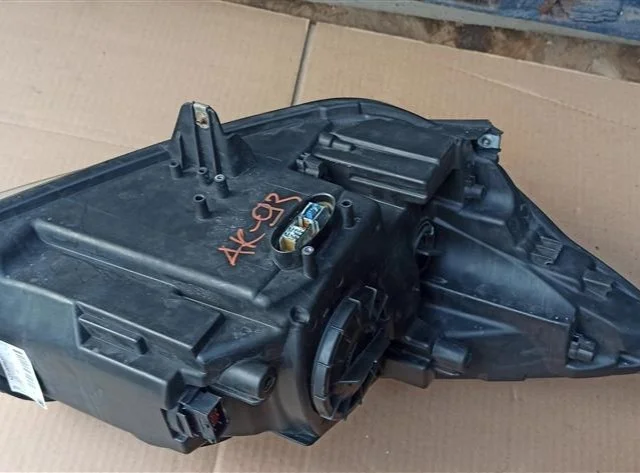 Фары для Opel Insignia Универсал A 2008-2017 на фотографиях