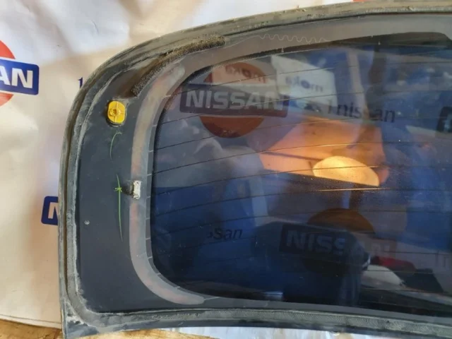 Лобовое (ветровое) стекло для Nissan Qashqai J10 2006-2013 на фотографиях