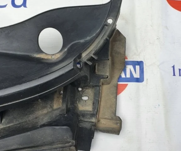 Жабо правое для Nissan Note E11 2005-2012 на фотографиях