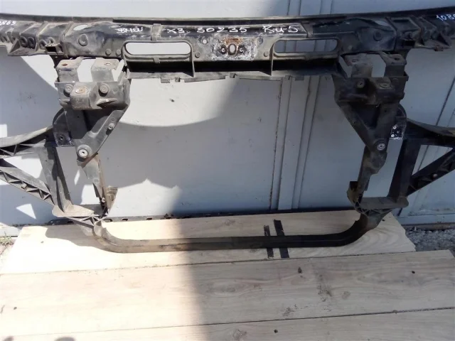 Панель радиатора (телевизор) для BMW X3 Е83 2003-2010 на фотографиях