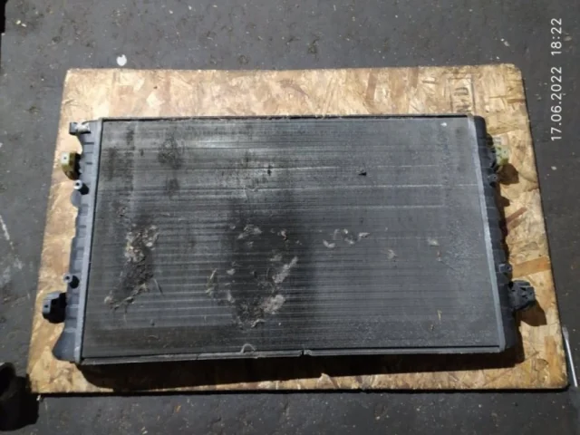 Радиатор охлаждения ДВС для Volkswagen Golf IV (Typ 1J) Хэтчбек 1997-2006 на фотографиях