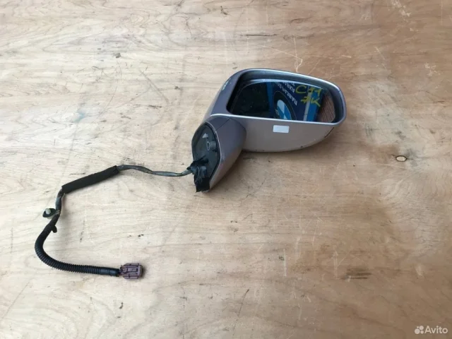 Стекла и зеркала для Nissan Tiida SC11 Седан 2007-2014 на фотографиях