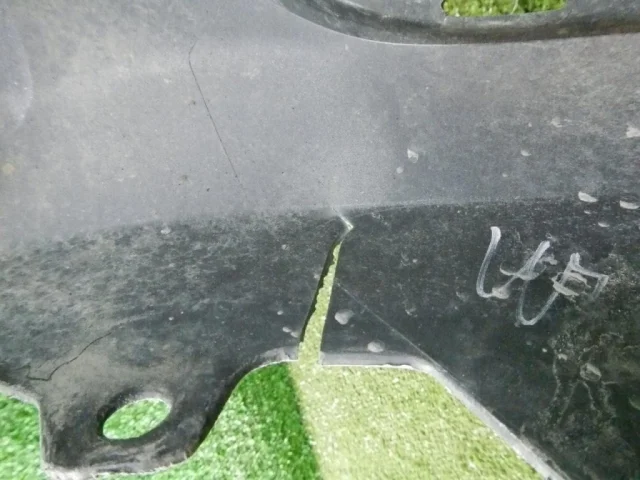 Накладка переднего бампера для Mitsubishi Pajero Sport KS0W 2016+ на фотографиях