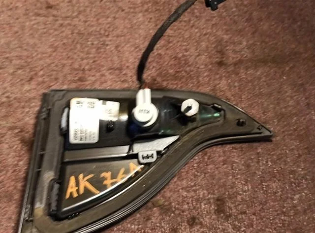 Фонарь внутренний левый для Opel Zafira C 2011-2015 на фотографиях