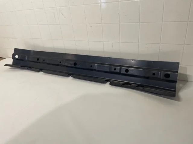 Усилитель переднего бампера для Mitsubishi Pajero Sport KS0W 2016+ на фотографиях