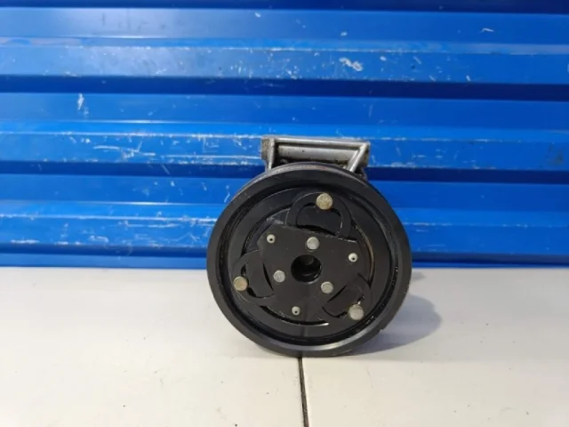 Компрессор кондиционера для Renault Logan 2018+ (L8 rest.) на фотографиях