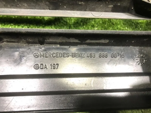 Решетка радиатора для Mercedes-Benz G class W463 1990-2012 на фотографиях