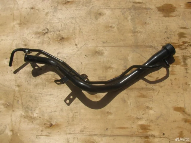 Горловина топливного бака для Toyota RAV4 XA20 3 door 2000-2005 на фотографиях