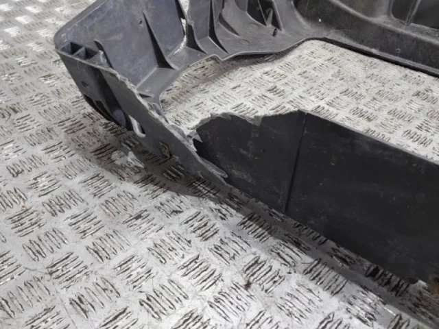 Панель радиатора (телевизор) для Ford Explorer U502 2011-2016 на фотографиях