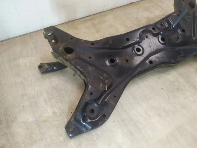 Подрамник двигателя для Mitsubishi Outlander II CW0W 2005-2012 на фотографиях