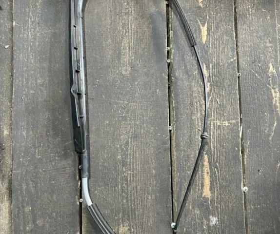 Трос замка капота для Audi Q7 4L 2005-2015 на фотографиях