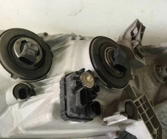 Фара правая для Toyota Highlander XU40 2007-2013 на фотографиях