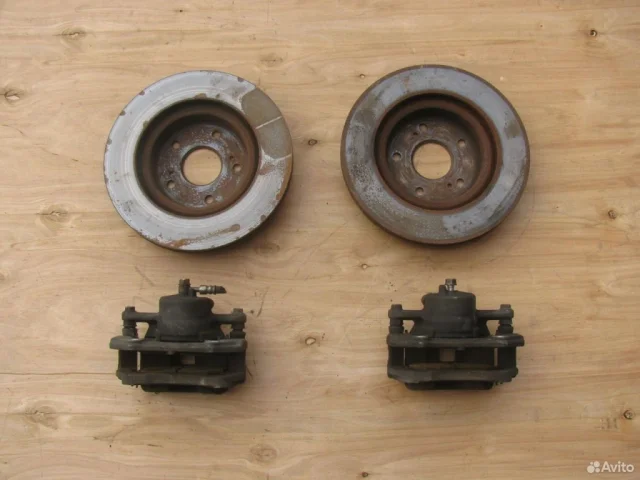 Суппорт задний правый для Suzuki Grand Vitara 2005-2014 на фотографиях