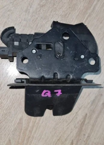 Замок багажника для Audi Q7 4L 2005-2015 на фотографиях