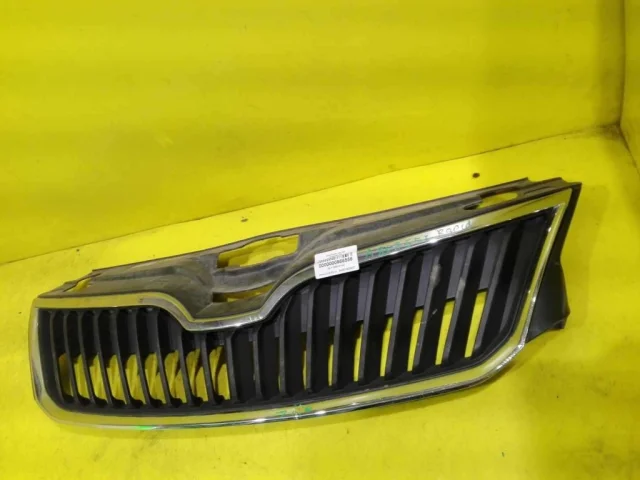 Решетка переднего бампера для Skoda Rapid I NH3 2012-2017 на фотографиях