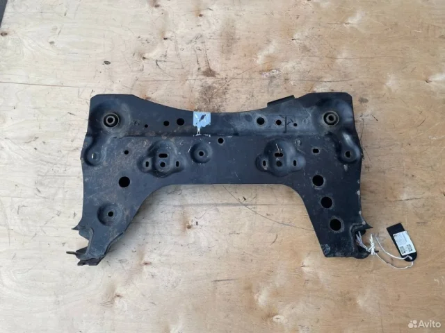 Подрамник двигателя для Nissan Note E11 2005-2012 на фотографиях